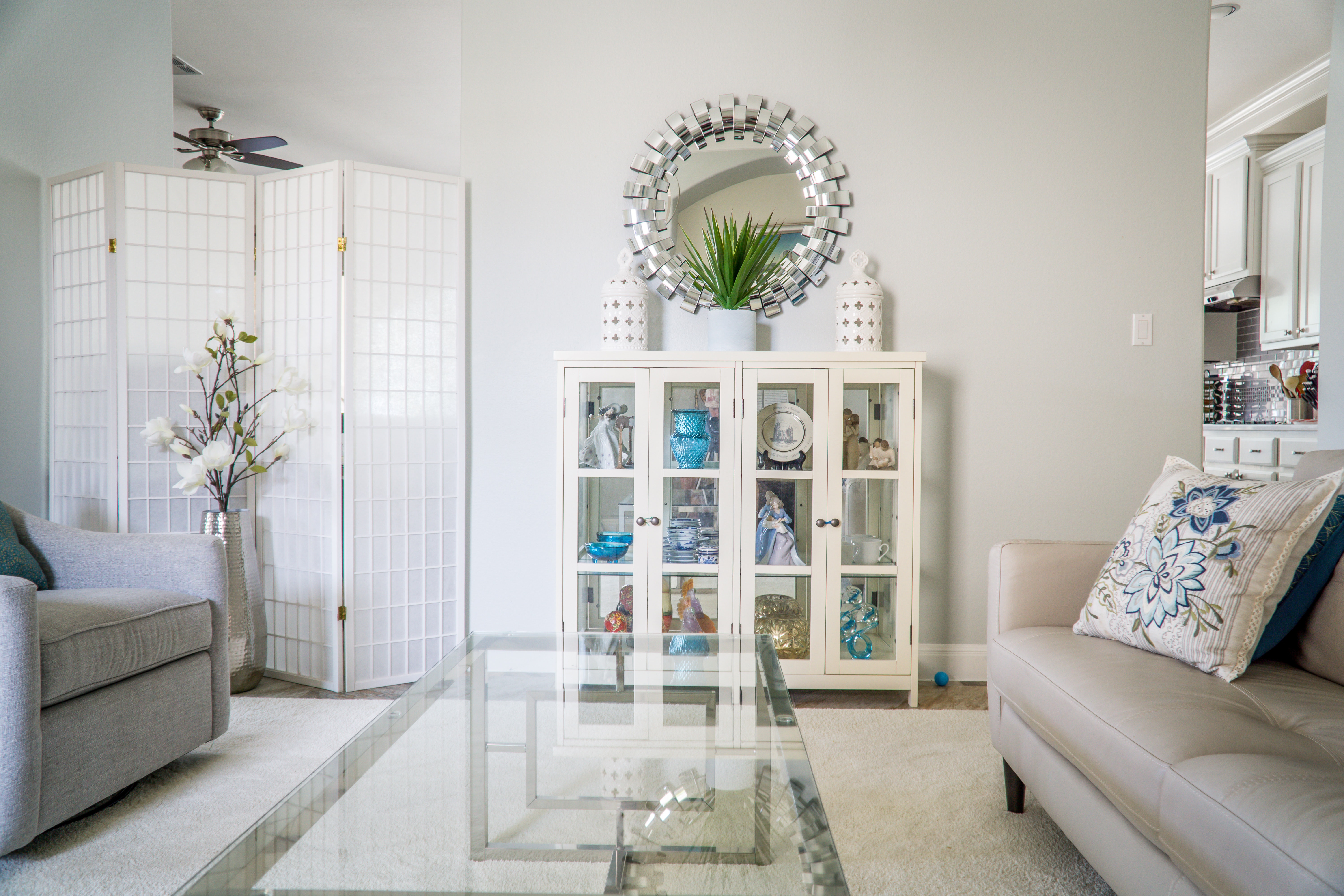 a room with a beautiful circular mirror