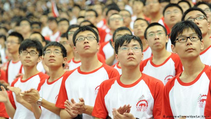 Chinese students, most of whom are nearsighted and wear glasses, attend the opening ceremony of the new semester for freshmen at Shanghai Jiao Tong University in Shanghai, China, 8 September 2013. 